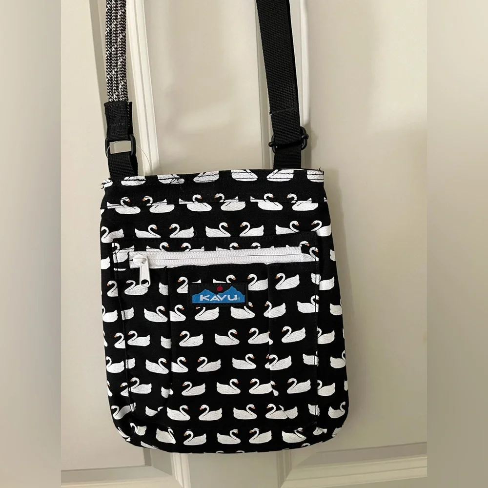 NWOT Kavu Keepalongs Bag Crossbody purse Swan print black white pockets - Picture 7 of 10